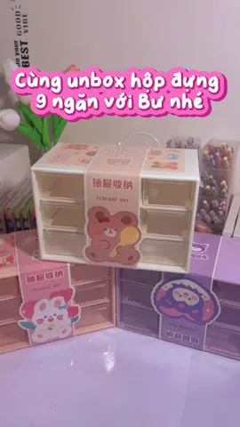 Hộp đựng 9 ngăn kèm sticker  Mô tả sản phẩm Chất liệu: Nhựa. Kích thước: 18 * 12 * 10 cm Số ngăn 9 ngăn Kích thước ngăn nhỏ: 5,5 * 3,5 * 9,8cm. Màu: Tím, Trắng, hồng #hopdung #dodunghoctap #hopmini #quatang #vanphongpham #dodunghocsinhsieucute #hop9ngan #stickerdethuong 