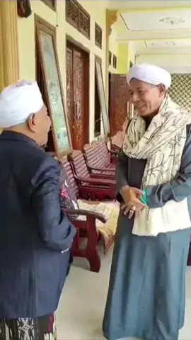 habib segaff baharun, dengan kyai darwis ombul, masyaallohhh... adem banget klo bisa ngeliat beliau beliau#habibsegafdalwa#habibsegafbaharun #kyaidarwis #ombul#fypシ 