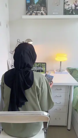 jarang ada yg dekor kamar ala pinterest tapi serba hijau, ternyata oke jg loh!! jadi segerr~ #dekorkamar #kamarestetik #scarlettwhitening #roomdeco 