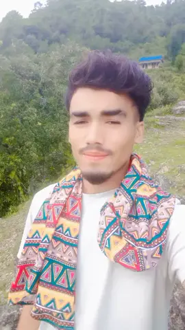 भञ्ज्याङ्मा पर्खी बसेको छु सानू 🙈#nepalitiktok #tredding #flying 