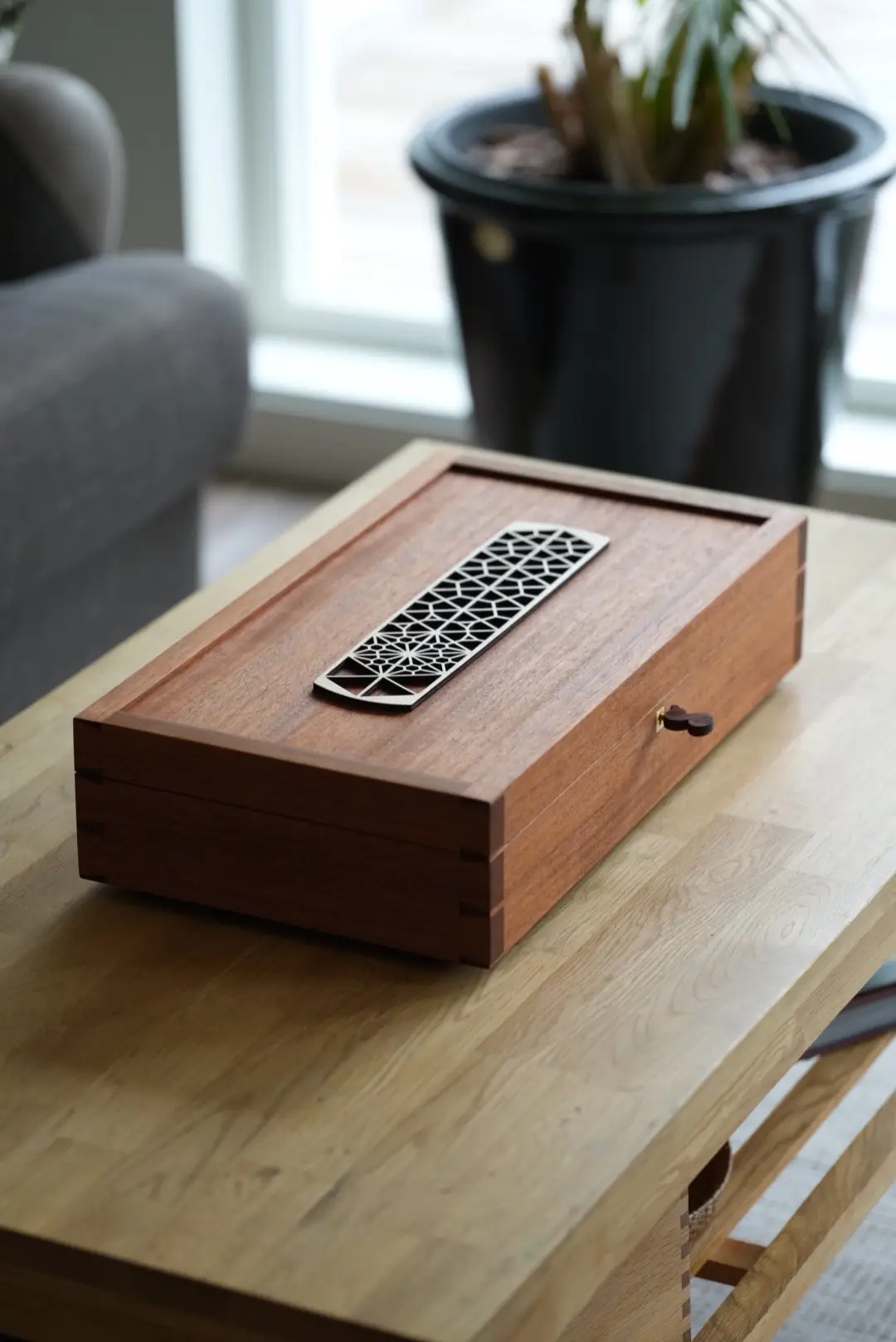 Humidor, made of Spanish cedar, mahogany and maple.  Soon off to it’s new owner in Nevada US.  #woodbox #woodworking #humidor #cigarbox #finewoodworking 