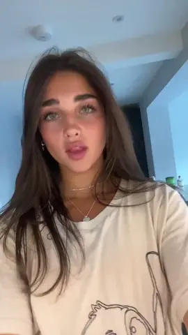 1 brunette with green eyes!#fyp💗#vcs #rpmodelsforyou #viralvideo #viraltiktok IB:@sienna🤍 