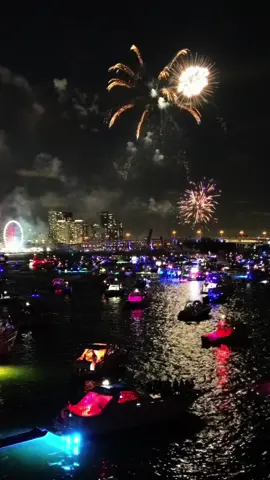 July 4th on a yacht:🇺🇸✨ watching the most epic firework show from our own private party boat! Come join us next year! ✨🎆Contact us to book your own private yacht party for this New Year! 🛥️ #july4th #miami 