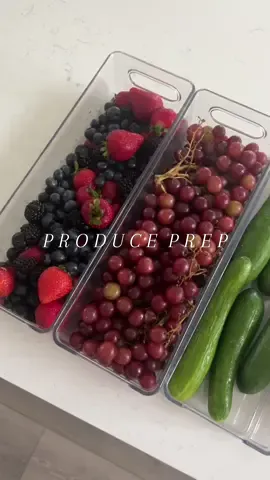 washing & prepping this weeks produce 🍓🍇🥒 all on my ämż under “produce prep” 👏🏼 #asmr #asmrsounds #satisfying #fruitprep #produceprep #fruitwash #aesthetic #Home #restock #organizedhome #CleanTok 