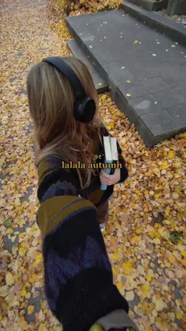 i love the lalala from gilmore girls so much 🫶☕️🍂 #gilmoregirls #gilmoregirlslalala #autumn #fall #downtowngirl #downtowngirlaesthetic #downtowngirlfall #fyp #foryoupage #foryou #fypシ 