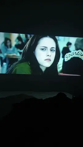 Vemos películas en mi cuarto? #crepusculo #teamedward #bella #moviescene #fyp #fakesituation 