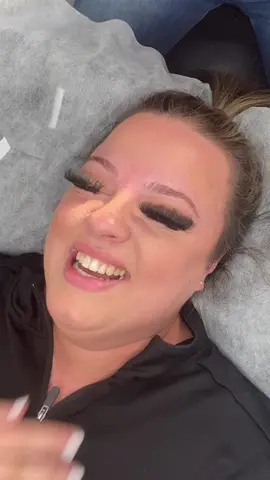 No but her laugh is contagious #lashhumor #lashlaughs #lashprank #browsmelbourne 