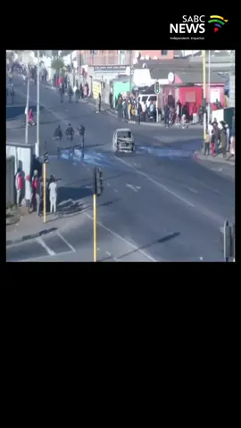 [GRAPHIC] It was another frustrating morning for Cape Town commuters as the minibus taxi strike continues in the metropol. Authorities have been dealing with several incidents of public violence in the Cape Metro. At least 110 criminal cases have been registered for incidents relating to the strike. Talks collapsed yesterday between SANTACO and provincial and local authorities. The taxi body says the stay away will continue until Wednesday. #sabcnews #sabc #SANTACO #taxistrike