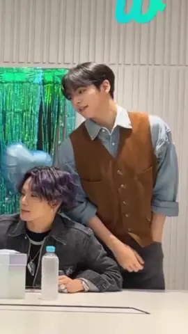 asahi keknya gemes sama jaehyuk, lgian siap juga yg ga gemes coba klo liat dia ngantongin permen gitu😫🤏 #jaesahi 