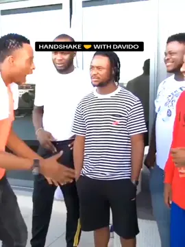 HAND SHAKE 🤝 WITH DAVIDO BE LIKE 😂😁😁#CapCut #สโลว์สมูท #สปีดสโลว์ #trend #davido #sydney @SYDNEY 🕊 