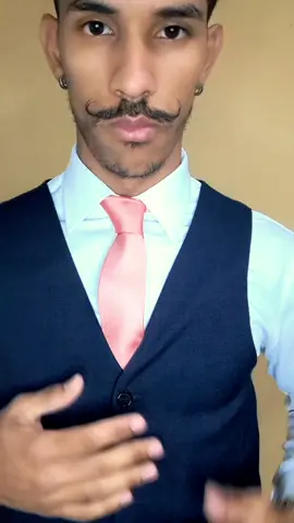 A forma certa de usar o colete! e você, sabia de todos estes detalhes ?? #modamasculina #lookdodia #dicadorostov 