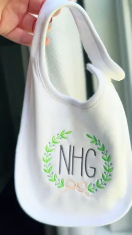 Baby bib 🤠 #embroidery #embroiderymachine #embroiderytutorial #brotherpe800 #embroideryskills #embroideredclothing 