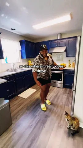 The biggest Beyonce fan… @Billrobby_ showing off his crib, a 3/1 with one room turned into a whole closet (full closet tour part 2) #homedecor #walkinclosettransformation #hometour #orlando #florida #findingfloridians #fyp #viral #fashionista #fashion #kardashians #beyonce 