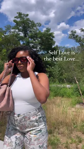 Showing myself more love 💕  #selflove #loveyourself #curlyhair 