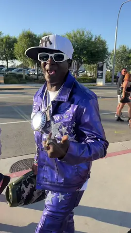 Flavor Flav is a Swiftie! We talked to him as he was handing out friendship bracelets outside of Taylor Swift concerts in L.A. #taylorswift #swifties #swifty #flavorflav  #flavaflav #theerastour #publicenemy  #erastour #hiphop #taylorswiftbracelet #friendshipbracelets 