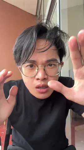 Bentar ganti kacamata...