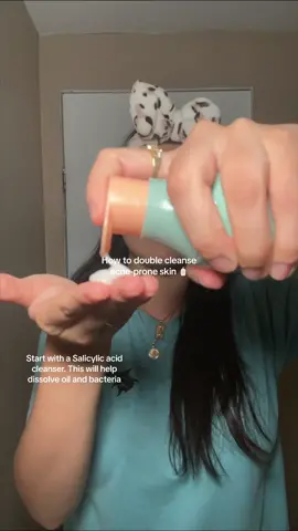 How to double cleanse acne prone skin🧴Both of these cleansers are amazing!  #acneproneskin #acneprone #fyp #doublecleansing #doublecleanser #larocheposaycleanse #currentstateofbeauty #skincare #facewash #cleanser 