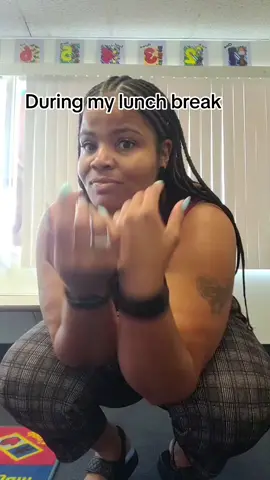 it's a good 5 min just put the movement on repeat #bodywerk #bigenergy #coachakilah #bodyinclusiveness #coachakilah #healthylifestyle #movementismedicine #chairexcercises #seatedexercise #bodyinclusivefitness 
