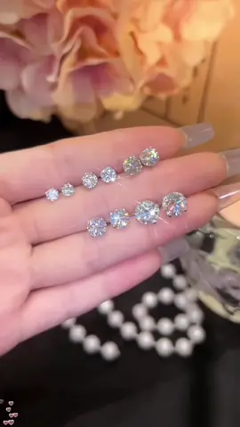 This Moissanite is too shiny! This moissanite stud earrings are flawless and flashy, and they are also completely versatile for daily attendance, so the wearing rate should not be too high#fyp #Love #earrings 