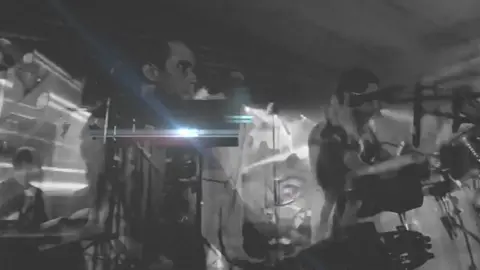 Một bản nhạc đỉnh cao của thể loại disco cổ điển, có giai điệu nhẹ nhàng và vui tươi. #chillychacha #chachacha #disco #nhaccodien #nhacbathu