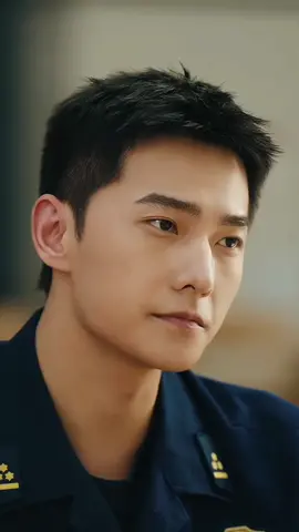 Thích cái cách trạm trưởng cau mày với đồng đội rồi lại nở nụ cười ngờ ngệch khi gặp Thấm Thấm 🤭🤭 #yangyang #dươngdương #tốngdiệm #khoiluanhangiancuatoi #firefighter #traideptrungquoc #phimtrungquoc #dươngdương杨洋 #phimhaytiktok 