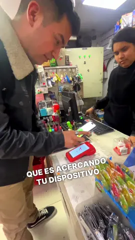 Ya está disponible la nueva función de Apple Pay en Chile y salimos a la calle para ponerla a prueba 🤩 Ya está disponible con una gran cantidad de bancos por lo que los invito a que revisen si ya pueden asociar sus tarjetas para así pagar rápido y seguro con su iPhone o Apple Watch ⌚️ 👀 #apple #applepayenchile #chile #novedad