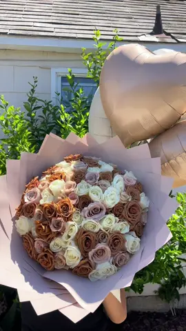 Neutral flowers 😍🤎🤎#ramo #ramobuchon #flowers #bouquet #foryoupage #fyp #flowerarrangement #brownflowers #flores #fypp #roses 