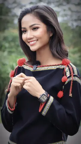 “Mọi người gọi tôi là nàng Lọ Lem của Việt Nam, nhưng cô ấy có một bà mẹ đỡ đầu là 1 bà tiên, còn tôi thì tự tạo ra phép màu cho chính bản thân mình” - H' Hen Niê - Top5 HHHV2018. Sau tất cả...Cảm ơn mọi người❤️#hennie #missuniverse #hhennie #beauty #kindanh #hoahau #xh #hoahauhoanvuvietnam2022 #hoahauhoanvu #misscosmo #xuhuong #LearnOnTikTok #missuniverse 