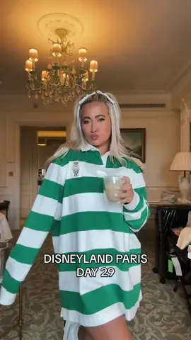 DISNEYLAND PARIS for day 29 of #vlogdiaries 🖤✨🏰 come with me to disney paris for the best day! #disneyparis #disneylandparis #disneylandparis30 #disneyparisfood #travelvlog #thingstodoinparis 