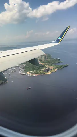 Chegando em Manaus #aeroporto #sobrevoo #amazonas #embraer #azul 