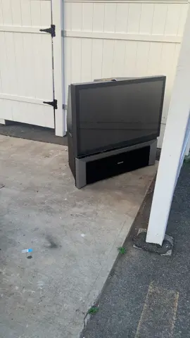 Wish I had room for this big flat screen #tv #bigtv #retrotv #retrogames 