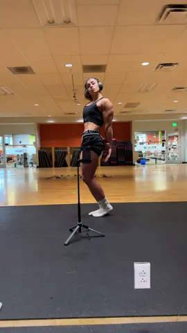 comment ideas for what my next tiktok should be 🤔 #bodybuilder #16yrsold #jackeditalian #foryou #naturalphysique #wrestler #GymTok 
