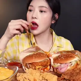 Mukbang KFC 🤤🤤🤤 (Yt:Eat with Boki) #makanmakan #mukbang #makanenakbanget #bikinngiler #mukbangcina #mukbangcinafood #mukbangvideo #mukbangeatingshow #fyp #mukbang #asmr #bikinngiler #foryou #fypシ 