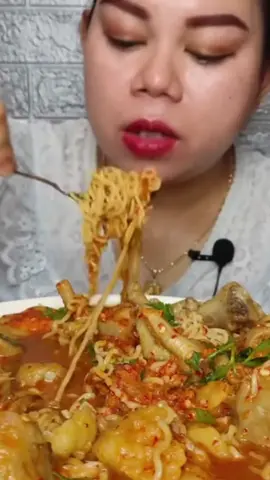 ibu ini kalo makan slu bikin ngiler🙂🙃🙂🙃#MUKBANG #mukbangvideo #mukbangeatingshow #mukbang #mukbangmie #mieayam #mieceker #CapCut 