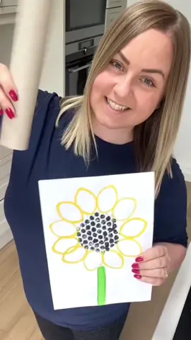 Printed sunflowers - it’s the time of year for sunflower fields and arts and crafts. 🌻 Here’s a fun and really simple one to prepare for the children to have a go at. Have fun! 🥰 #ideasforkids #ourplay2day #kidsactivities #learningthroughplay #funforkids #simpleplayideas #parentsoftiktok #earlyyearsideas #eyfs #funforkids2023 #kidsactivityideas #ks1 #ks2 #teachersoftiktok #teachertok #artforkids #craftsforkids #earlyyearsfun #prek #sciencefun #kidsdiy #preschoolteacher #preschoolactivities #preschoolathome #kidsactivity  #getkidscrafting #earlylearning #invitationtoplay #playmatters #toddleractivities #earlychildhoodeducation #playathome #finemotorskills #playideas #sunflowercraft 