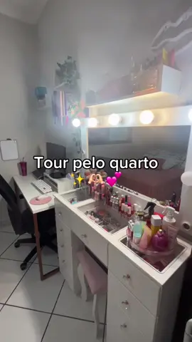 tour pelo meu quarto/penteadeira 🩷🥰 gostaram?? #fy #fyp #viral #maquiagem 