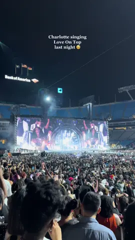 i love you Beyoncé. 🐝🤍🪩 #renaissance #renaissancetour #renaissanceworldtour #charlotte #loveontop 