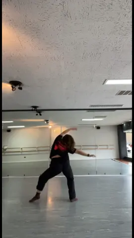 do it anyway🫶🏼 do it even when people tell you youre crazy for wanting to do what you love. just tell them watch me, and work hard💪🏼💓 #danceteacher #dancer #chicagodancer #danceteachersoftiktok #chicago #dancersoftiktok 