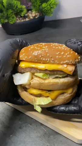 VRAIE recette du Big mac 🍔😁 #burger #mcdonalds #bigmac #mcdonald #mcdo #diner #fastfood #Foodie #manger #cuisine #repas #hamburger #recette #recipes #cuisinetiktok #recettefacile #humour #pourtoi #diner #burgers #mcdonaldshacks 