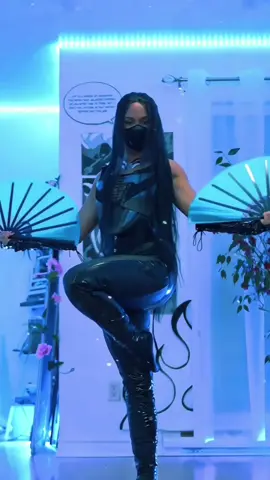 Réponse à @xxxv1o  Challenge accepted: Scorpion Kick + fans + transition ✔️. I got a bit inspired by Kitana as well!😅 #transition #mk #skills #videogames 
