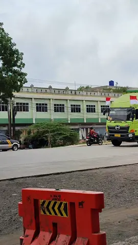 Pertanda bulan kemerdekaan muncul, supir truck mulai memasang bendera di armada kesayangan mereka. Jangan pernah tanya rasa nasionalis mereka pada bangsa ini, sangat besar rasa cintanya mereka pada bangsa ini 🇲🇨🇲🇨 #CapCut #serunya17an #agustusan2023 #agustusmerdeka #agustus #truk #trukmaniaindonesia #trucks #drivertruckindonesia #benderamerahputih #merdeka #dirgahayuindonesia77 #indonesiamerdeka #dirgahayu #truckindonesia #trukindonesia #trukindonesia🇲🇨 #trukindonesia🇲🇨🇲🇨 #fyp #fypシ #viraltiktok #viral #viralvideo 