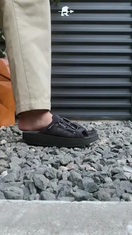 Take comfort in discomfort! #BetterOutside #fyp #outfittok #outfitideas #sandalrecommendation #slippersandals #lokalbrand 