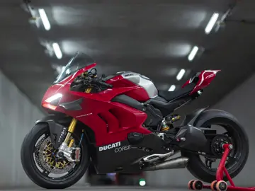 Sale Ducati Panigale V4S 2019 เลขไมล์ 2,xxx km. แค่ของแต่ง 1.4 m + รถโครตสวย ใหม่มากกก ขายเพียง 1,190,000 B. สนใจสอบถามได้นะคับ 😊 #BigBikeมือสอง #Ducati #Panigale #AllnewBigBike #fypシ 😊🏍️