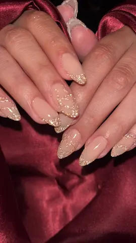 Sparkly gold freestyle on my bsf😍 #nails #polygel #polygelnails #reflectiveglitter #nailtech #sandiegonailtech #escondidonailtech @Makartt Official @MakarttPro 