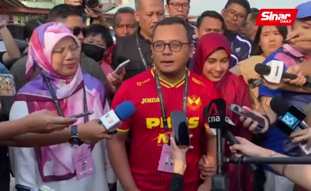 Selangor - Caretaker MB Datuk Seri Amiruddin Shari gives his input on the voting process after casting his vote at SJK (C) Selayang Baru this morning. #Amiruddin #Selangor #SgTua