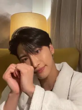 Our kindhearted Seonghwa 🤍 I'm so thankful to you and the comforting time you spend with us. 정말 고마워요. 진심으로 사랑해요 🤍 #ateez #parkseonghwa #seonghwa #ddeonghwa #ateezseonghwa #ateezlive #ateezlivestreaming #atiny #박성화 