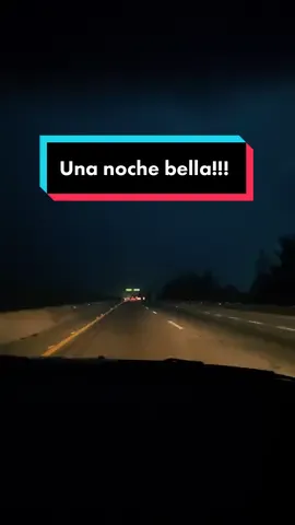Una noche lluviosa en carretera #rayo #trueno #carretera #tormentaselectricas #lluvia #paisajes #vieje #aesthetic 