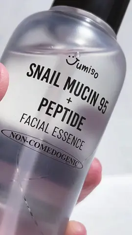 Look at that 👀🐌💧  @jumiso_global  @strawberrynetofficial  *pr 🏷️ skincare, snail mucin, texture, k-beauty brands, brand discovery #kbeauty #jumiso #snailmucin #minimalskincare #skincareessentials #texture #SkinCare101 #aestheticedits #postfortheaesthetic #discoverunder10k #andsave 