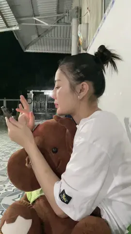 Nhìn cái mỏ là biết Bà chị Hai em hiền cỡ nào rồi 😂.Hát không hay chứa hay hát lắm🤣#👑chichịemem👑 @Kim Dori🍀