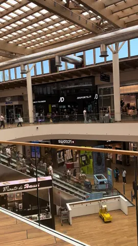 Centro commerciale arese2#pyf #pyf #tiktok #Love #milano #turist #ميلانو🇮🇹シ #مودا #moda #vip #viral #تحاره #commerci #اسواق #مخبه #arabovskietop🗽 #arab #العرب #حراج_الصورايخ_اسوق_الشامل #تنزيلات #saldi #sale #tiktokindia 